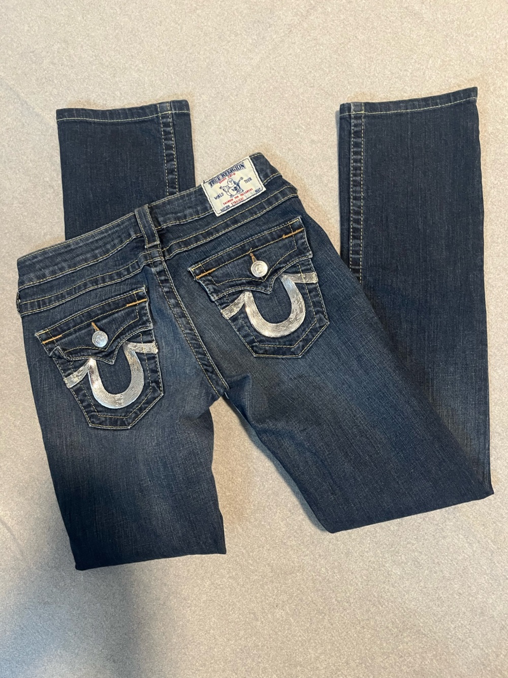 Vtg.True Religion Women's Straight leg Jeans in Dark Blue Wash.